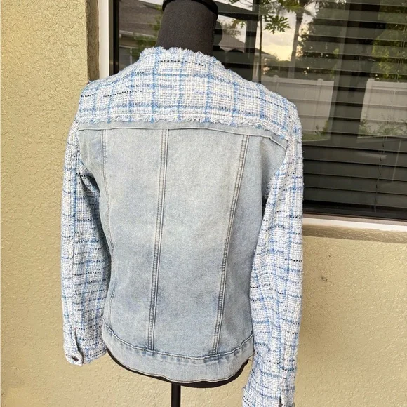 Venus Blue Jean Jacket with Vintage-Inspired Design - Picture 6 of 15